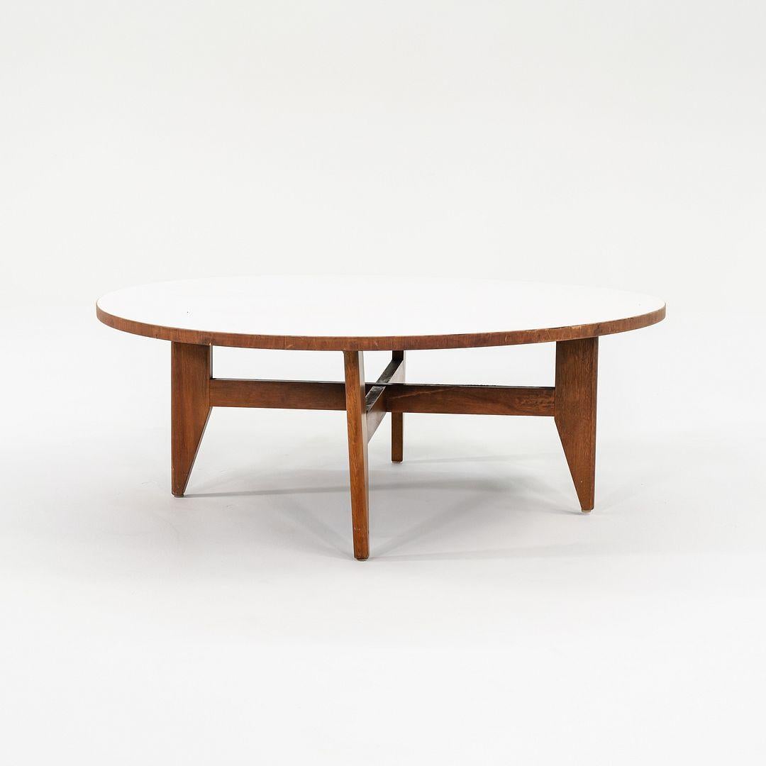 Milieu du XXe siècle C. 1952 Table basse en bois Model No. 5059 de George Nelson pour Herman Miller en vente