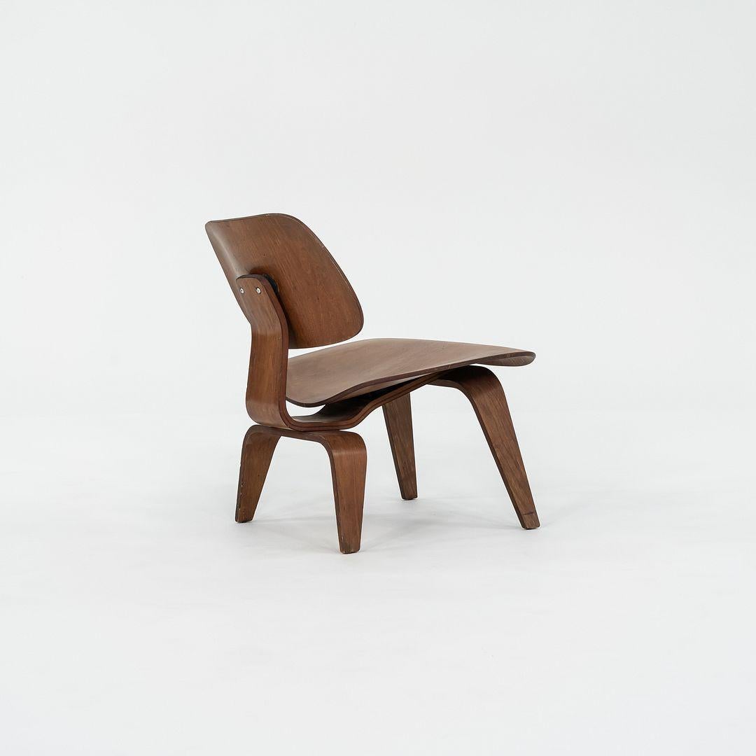 C. 1953 Charles and Ray Eames for Herman Miller LCW Lounge Chair in Walnut (Chaise longue en noyer) en vente 2