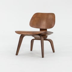 C. 1953 Charles and Ray Eames for Herman Miller LCW Lounge Chair in Walnut (Chaise longue en noyer)