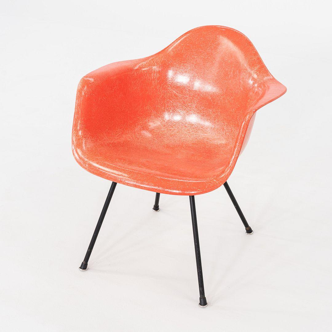 C. 1953 Coppia di sedie Herman Miller Eames Zenith MAX in fibra di vetro con bracci a conchiglia in vendita 3