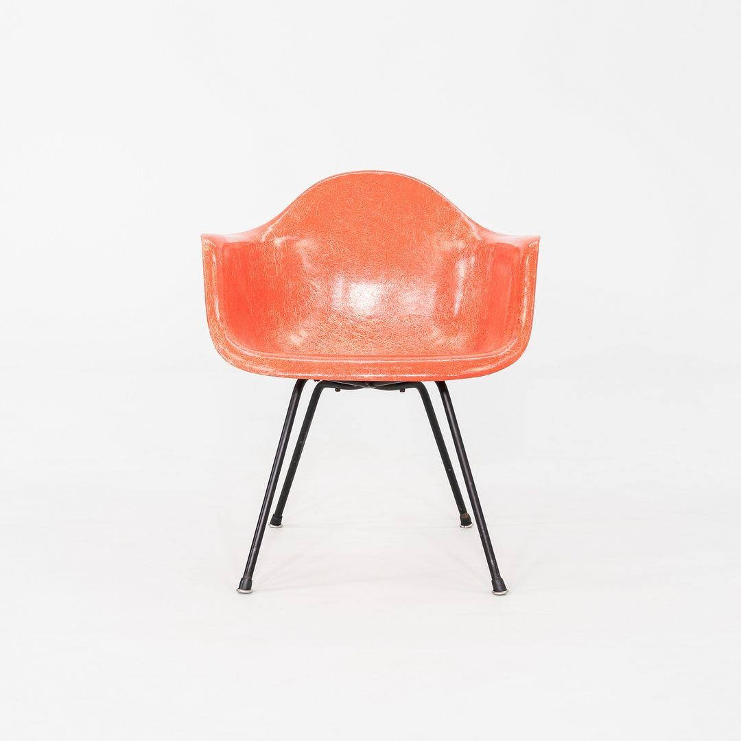 C. 1953 Coppia di sedie Herman Miller Eames Zenith MAX in fibra di vetro con bracci a conchiglia in vendita 5