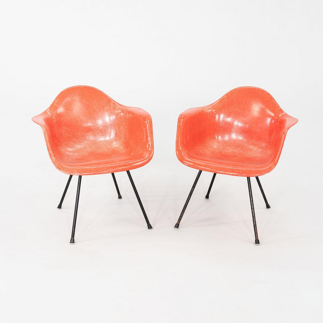 Moderno C. 1953 Coppia di sedie Herman Miller Eames Zenith MAX in fibra di vetro con bracci a conchiglia in vendita