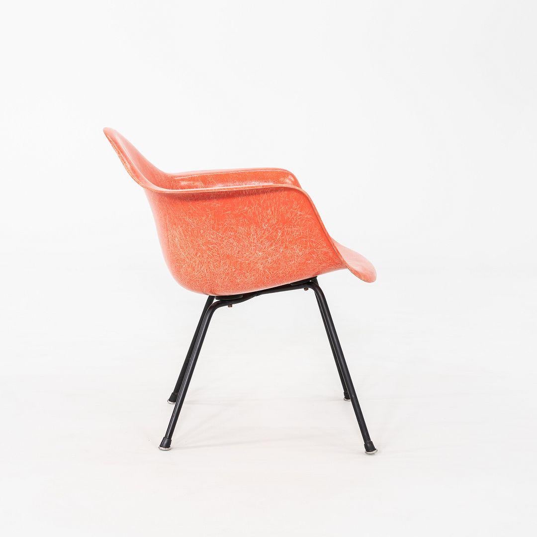 C. 1953 Coppia di sedie Herman Miller Eames Zenith MAX in fibra di vetro con bracci a conchiglia in vendita 1