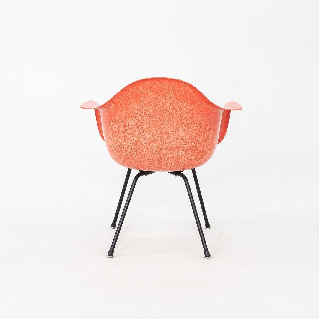 C. 1953 Coppia di sedie Herman Miller Eames Zenith MAX in fibra di vetro con bracci a conchiglia in vendita 2