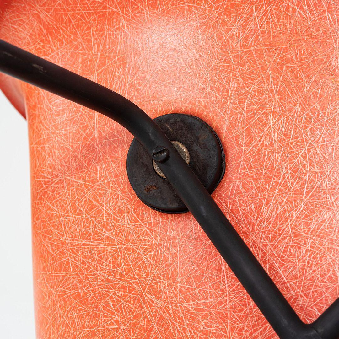 C. 1954 Eames Zenith Herman Miller MAX Arm Shell Chair in Rot/Orange Fiberglas im Angebot 4