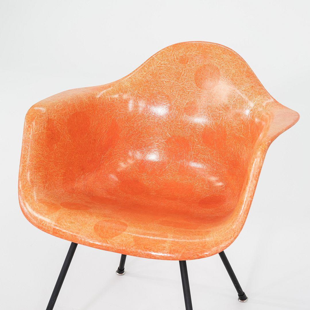 C. 1954 Eames Zenith Herman Miller MAX Arm Shell Chair in Rot/Orange Fiberglas (Moderne) im Angebot