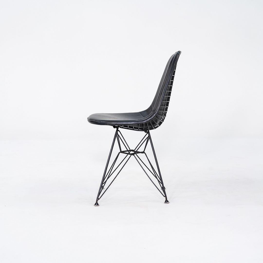 C. 1954 Herman Miller Eames DKR-1 Wire Dining Side Chair avec Naugahyde noir en vente 4