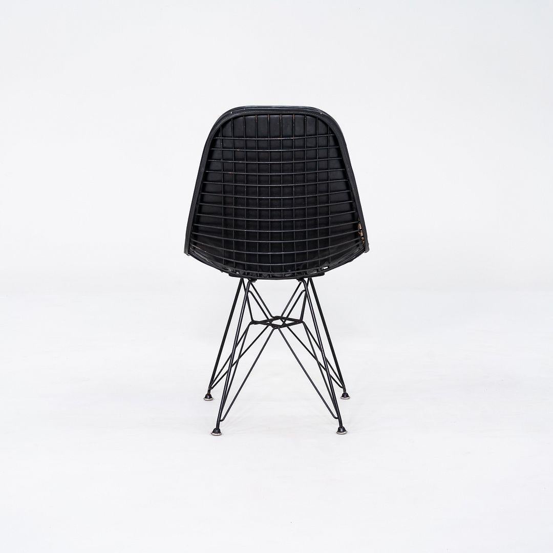 C. 1954 Herman Miller Eames DKR-1 Wire Dining Side Chair avec Naugahyde noir en vente 2