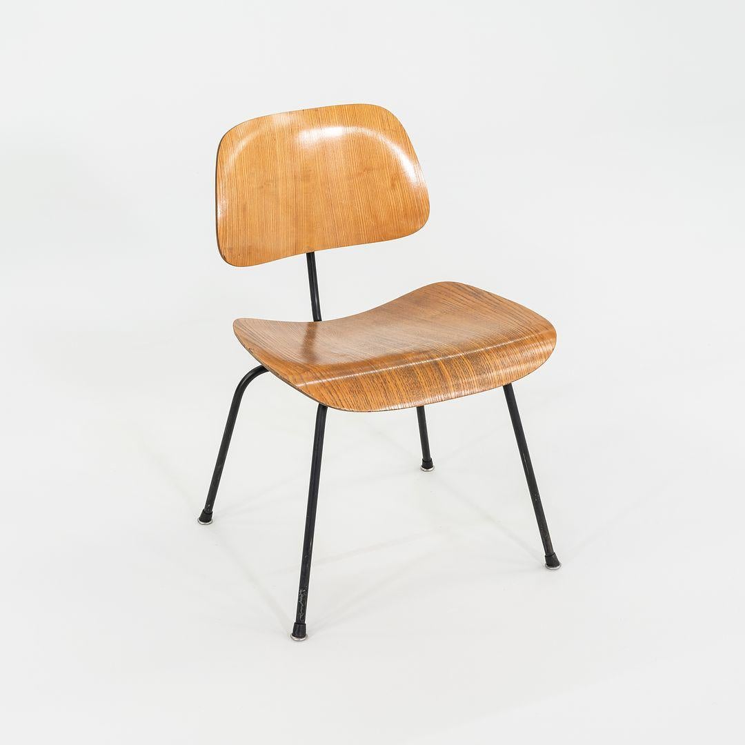 C. 1954 Set di quattro sedie da pranzo Herman Miller Eames DCM in frassino calico e steele in vendita 4