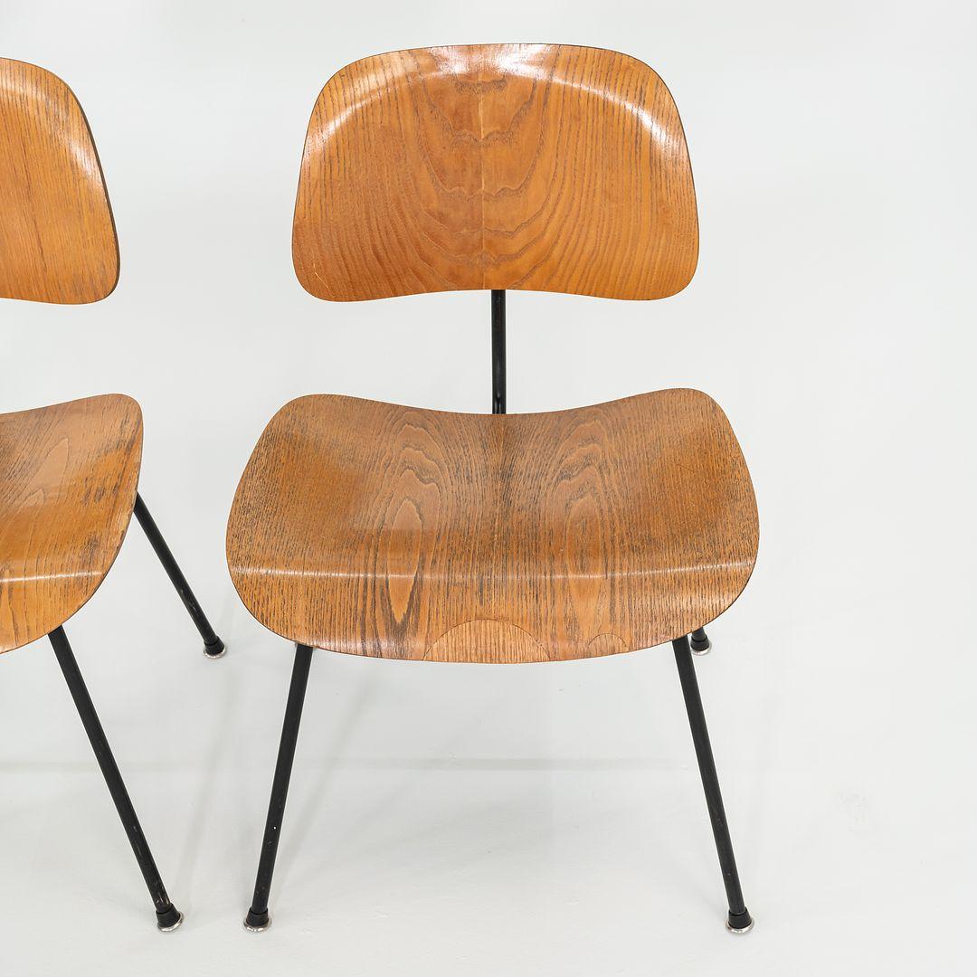 Acciaio C. 1954 Set di quattro sedie da pranzo Herman Miller Eames DCM in frassino calico e steele in vendita