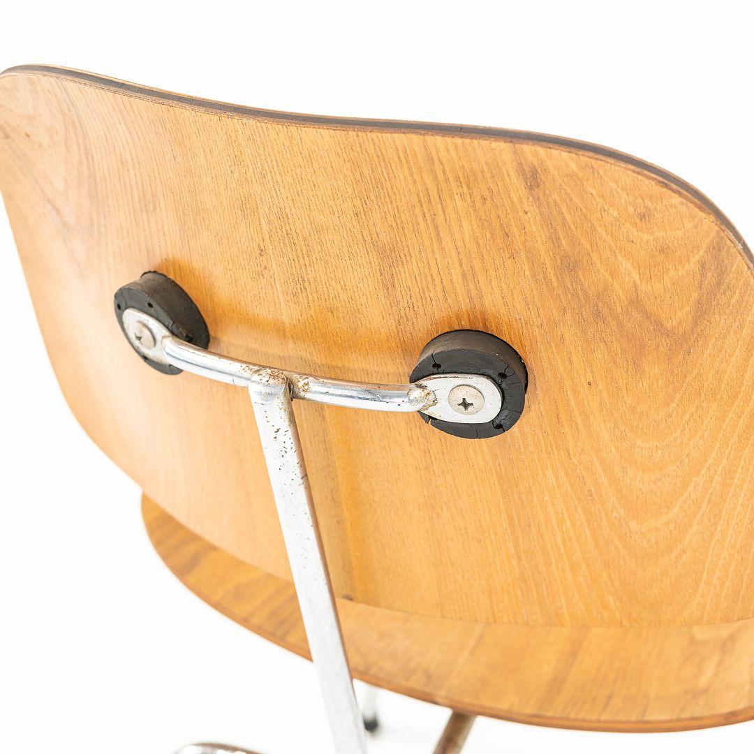 C. 1955 Charles and Ray Eames für Herman Miller DCM Chair in Calico Ash (Moderne) im Angebot