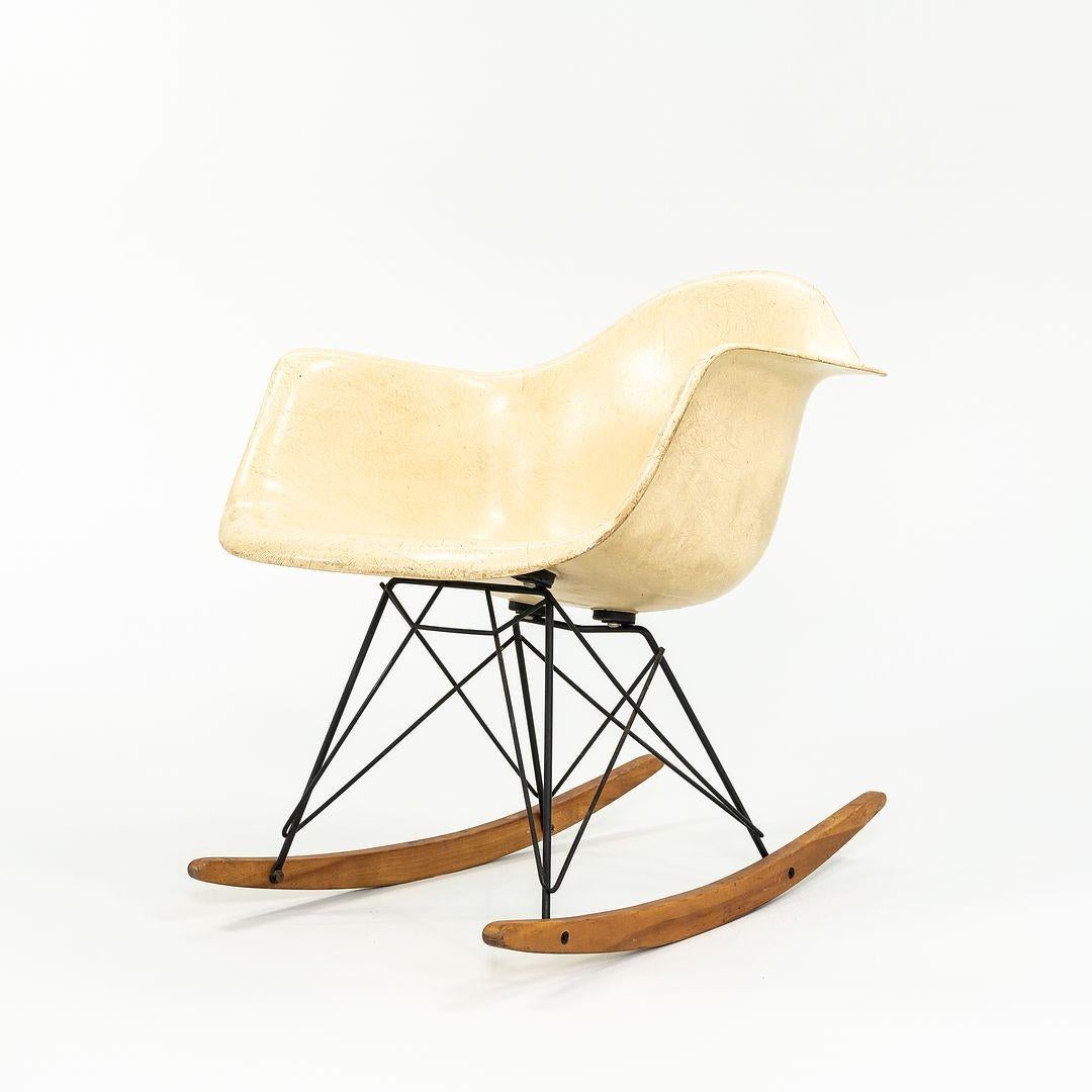 C. 1956 Herman Miller Eames RAR Rocking Arm Chair in Parchment Fiberglass For Sale 4