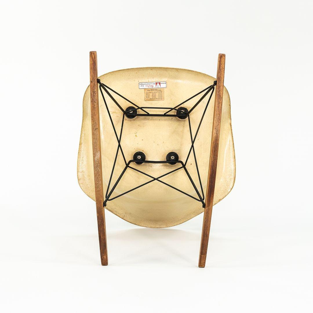 C. 1956 Herman Miller Eames RAR Rocking Arm Chair in Parchment Fiberglass For Sale 1