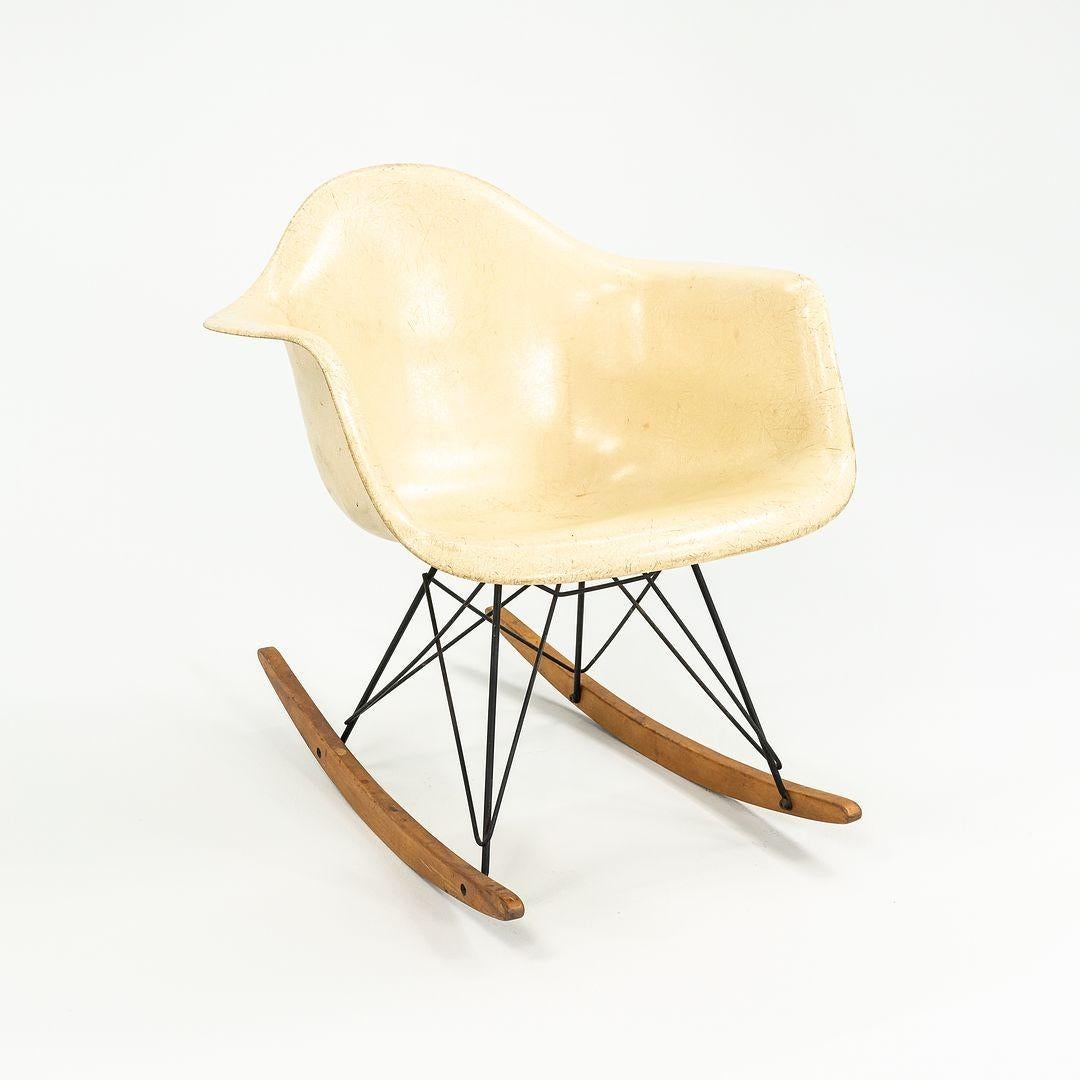 C. 1956 Herman Miller Eames RAR Rocking Arm Chair in Parchment Fiberglass For Sale 2