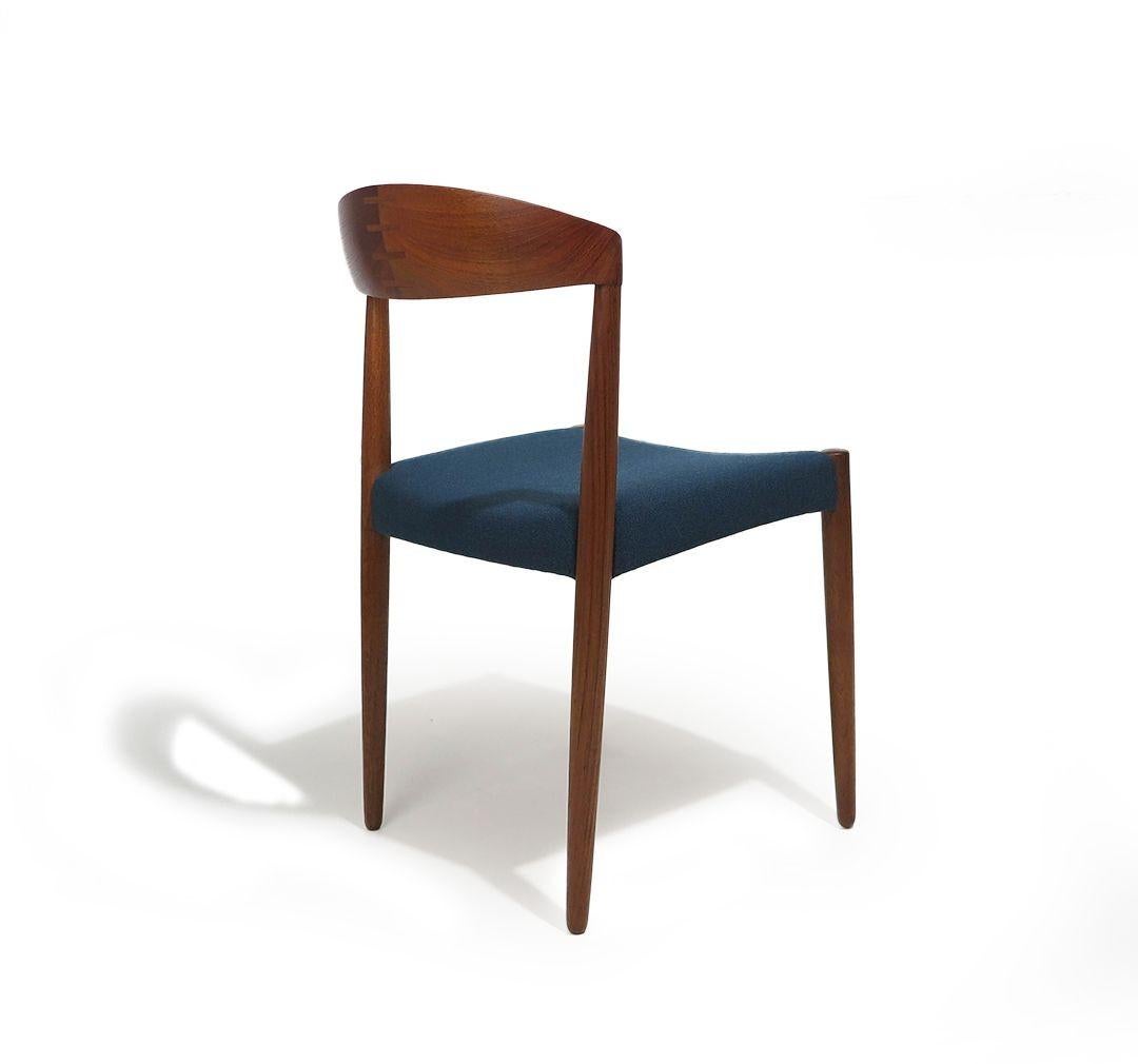 c. 1956 Knud Andersen - Sedie da pranzo danesi in teak con lana verde acqua, set di dieci (10) in vendita 4