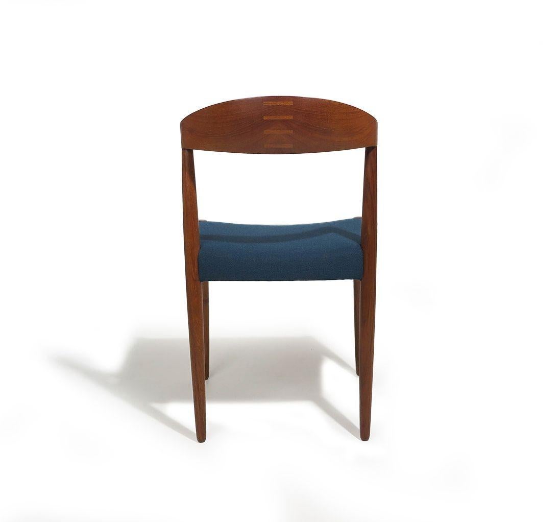 c. 1956 Knud Andersen - Sedie da pranzo danesi in teak con lana verde acqua, set di dieci (10) in vendita 5