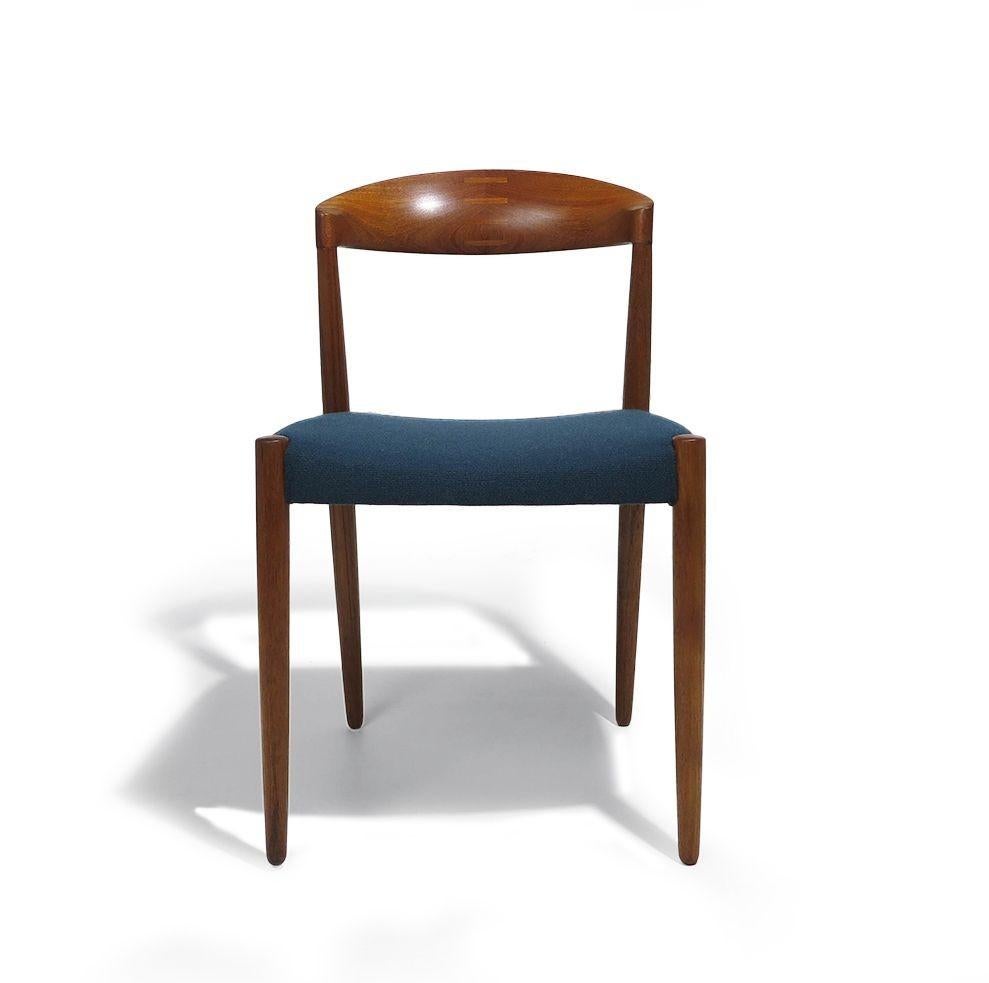 XX secolo c. 1956 Knud Andersen - Sedie da pranzo danesi in teak con lana verde acqua, set di dieci (10) in vendita