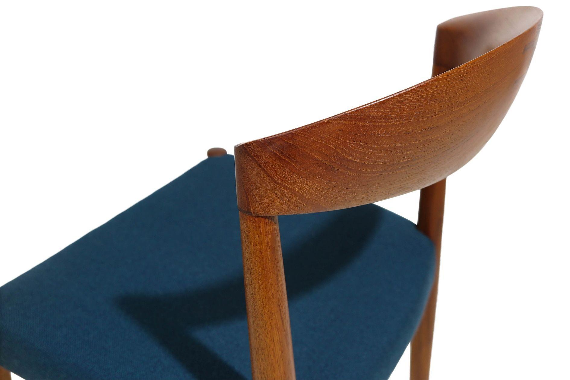 c. 1956 Knud Andersen - Sedie da pranzo danesi in teak con lana verde acqua, set di dieci (10) in vendita 1