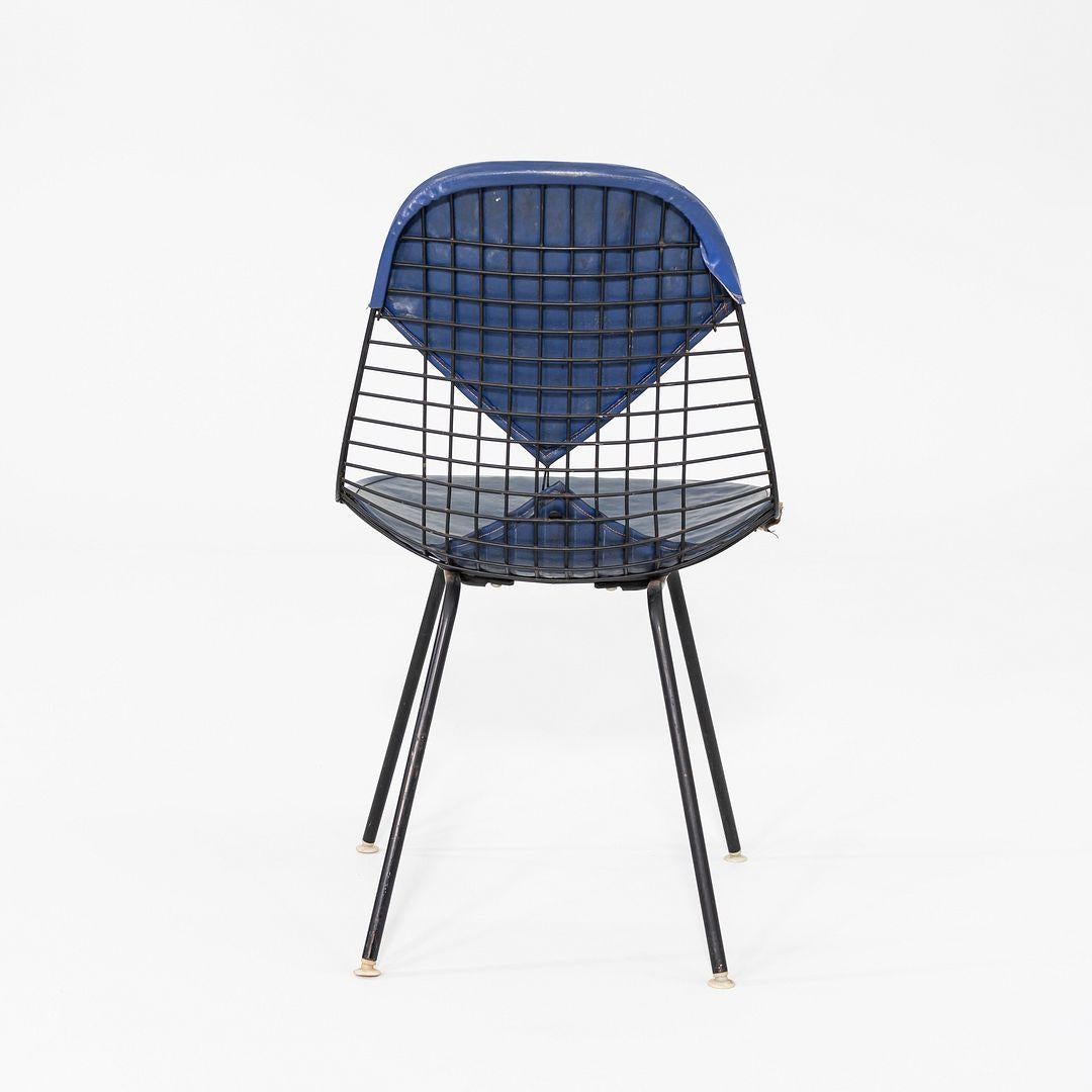 Milieu du XXe siècle C. 1957 Herman Miller Eames Wire DKX-1 en acier noir avec Bikini Pad en vente