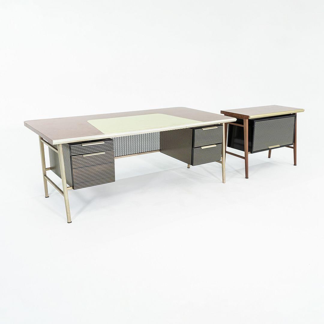 C. 1958 Gordon Bunshaft von SOM / Alcoa / GF Studios Italienische Anrichte / Schrank im Angebot 1