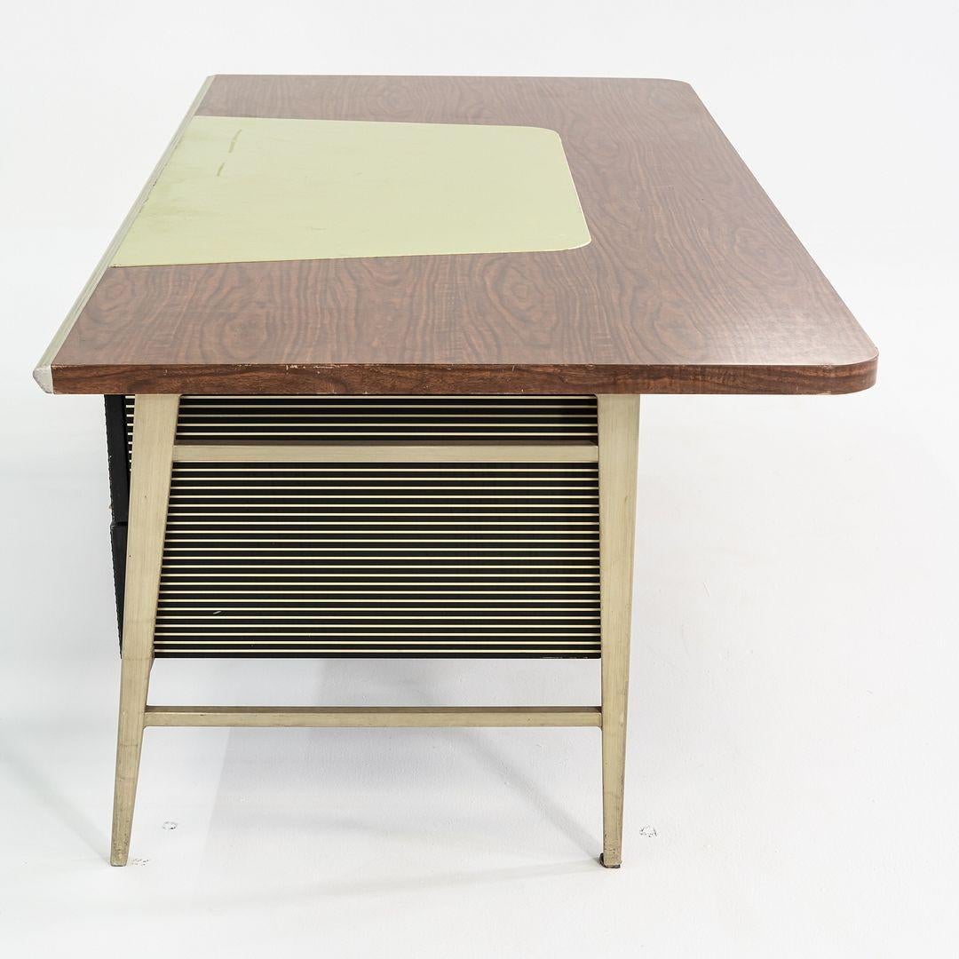 C. 1958 Gordon Bunshaft of SOM / Alcoa / GF Studios Italic Desk For Sale 4