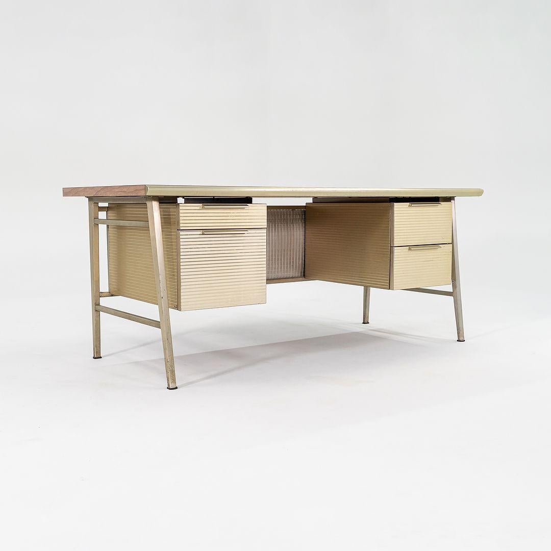 Moderno C. 1958 Gordon Bunshaft di SOM / ALCOA / GF Studios Italic Desk in vendita