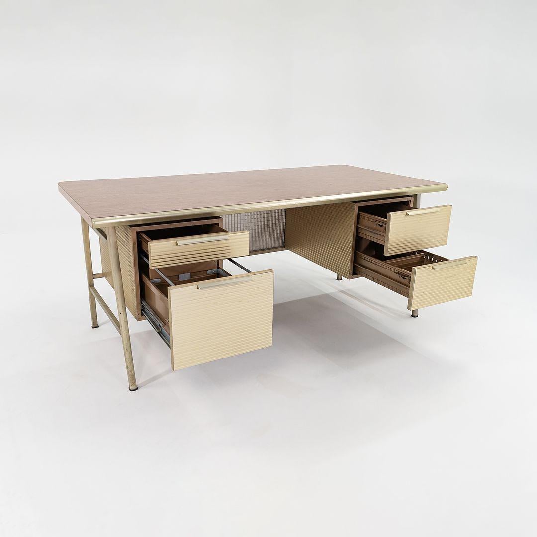 C. 1958 Gordon Bunshaft di SOM / ALCOA / GF Studios Italic Desk In condizioni buone in vendita a Philadelphia, PA