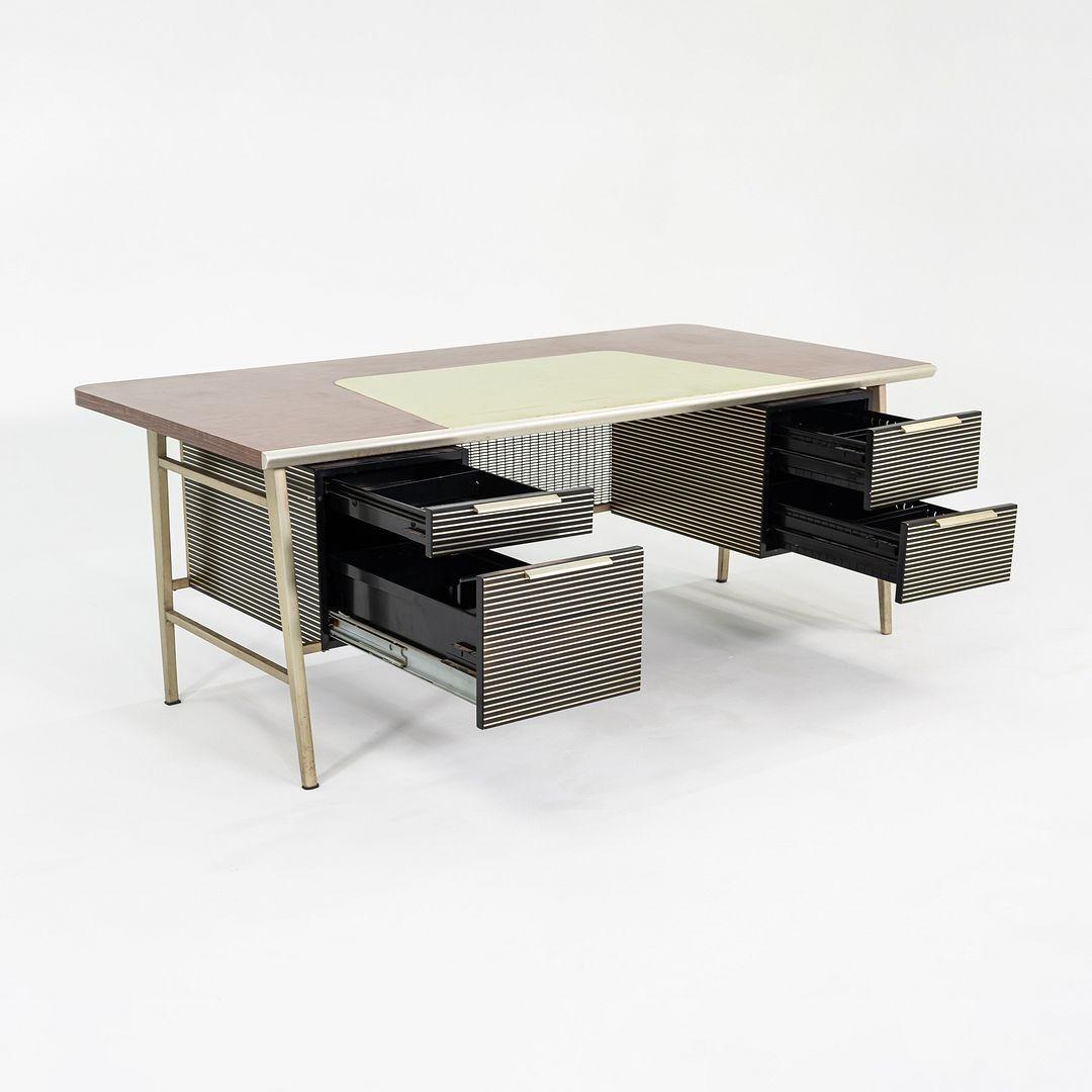 C. 1958 Gordon Bunshaft of SOM / Alcoa / GF Studios Italic Desk In Good Condition For Sale In Philadelphia, PA