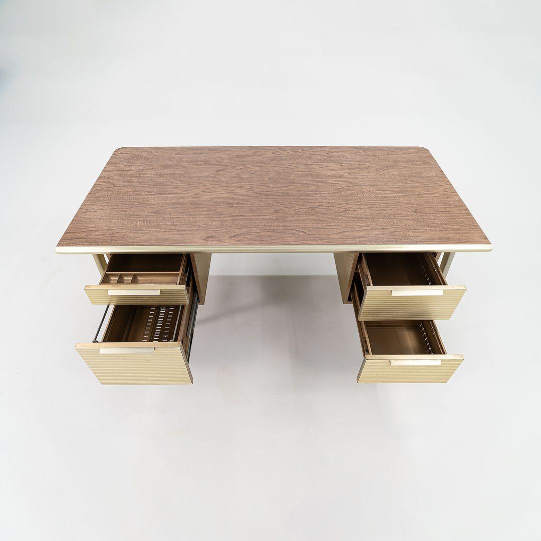 C. 1958 Gordon Bunshaft di SOM / ALCOA / GF Studios Italic Desk in vendita 1