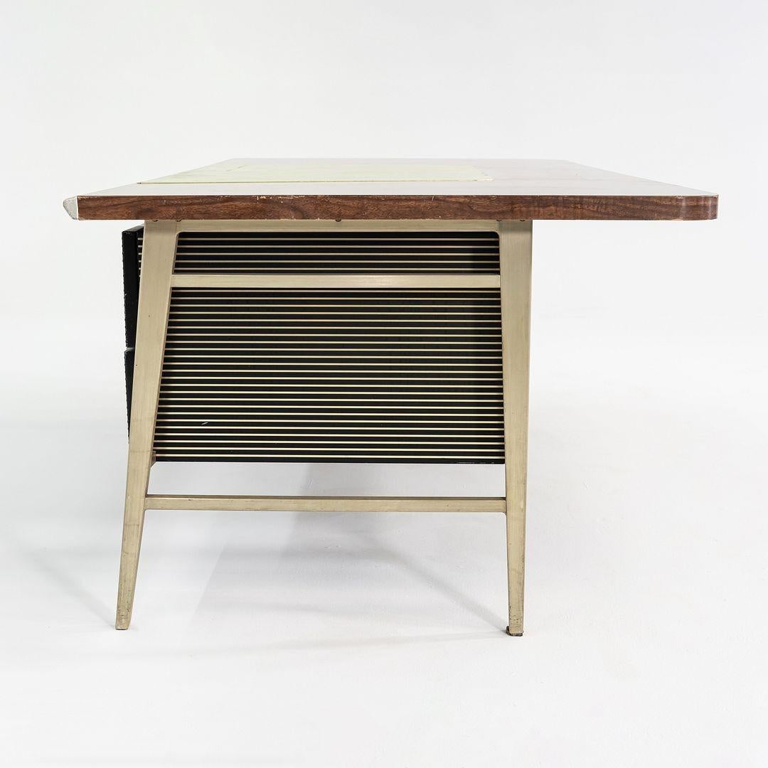 C. 1958 Gordon Bunshaft of SOM / Alcoa / GF Studios Italic Desk For Sale 2
