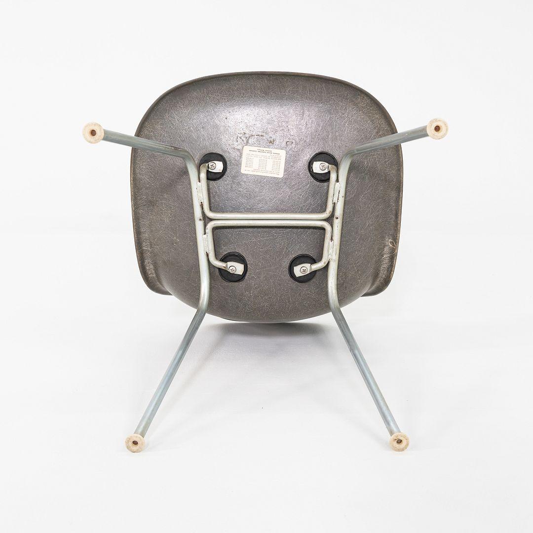 C. 1958 Chaise de salle à manger en fibre de verre Eames d'A. Miller, gris peau d'éléphant en vente 4