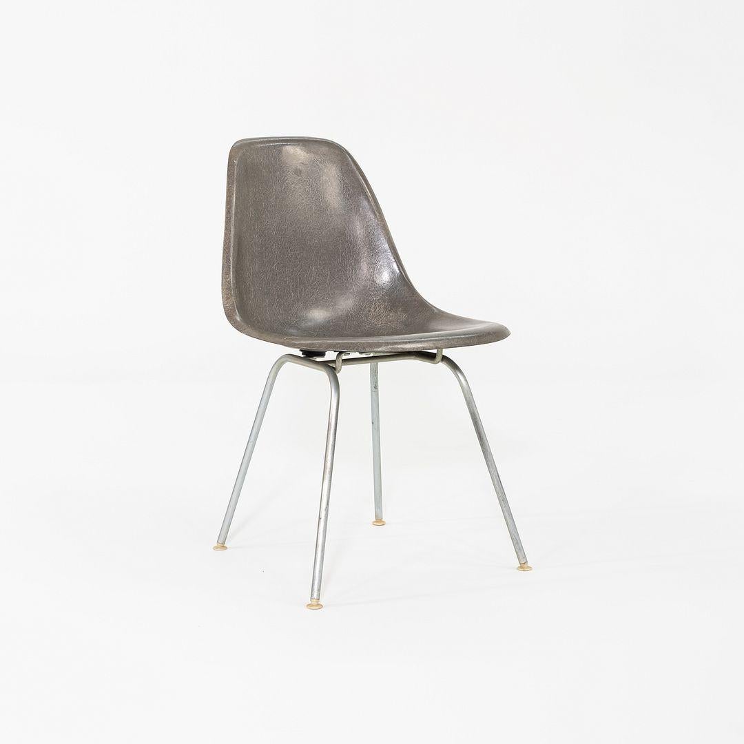 C. 1958 Chaise de salle à manger en fibre de verre Eames d'A. Miller, gris peau d'éléphant Bon état - En vente à Philadelphia, PA