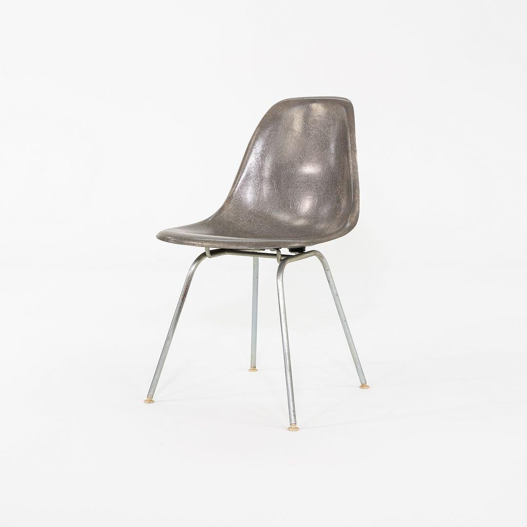 C. 1958 Chaise de salle à manger en fibre de verre Eames d'A. Miller, gris peau d'éléphant en vente 2
