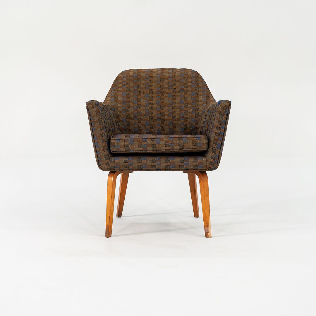 Americano C. 1958 Coppia di poltrone da salotto Florence Knoll 84 ULB in tessuto e Wood in vendita