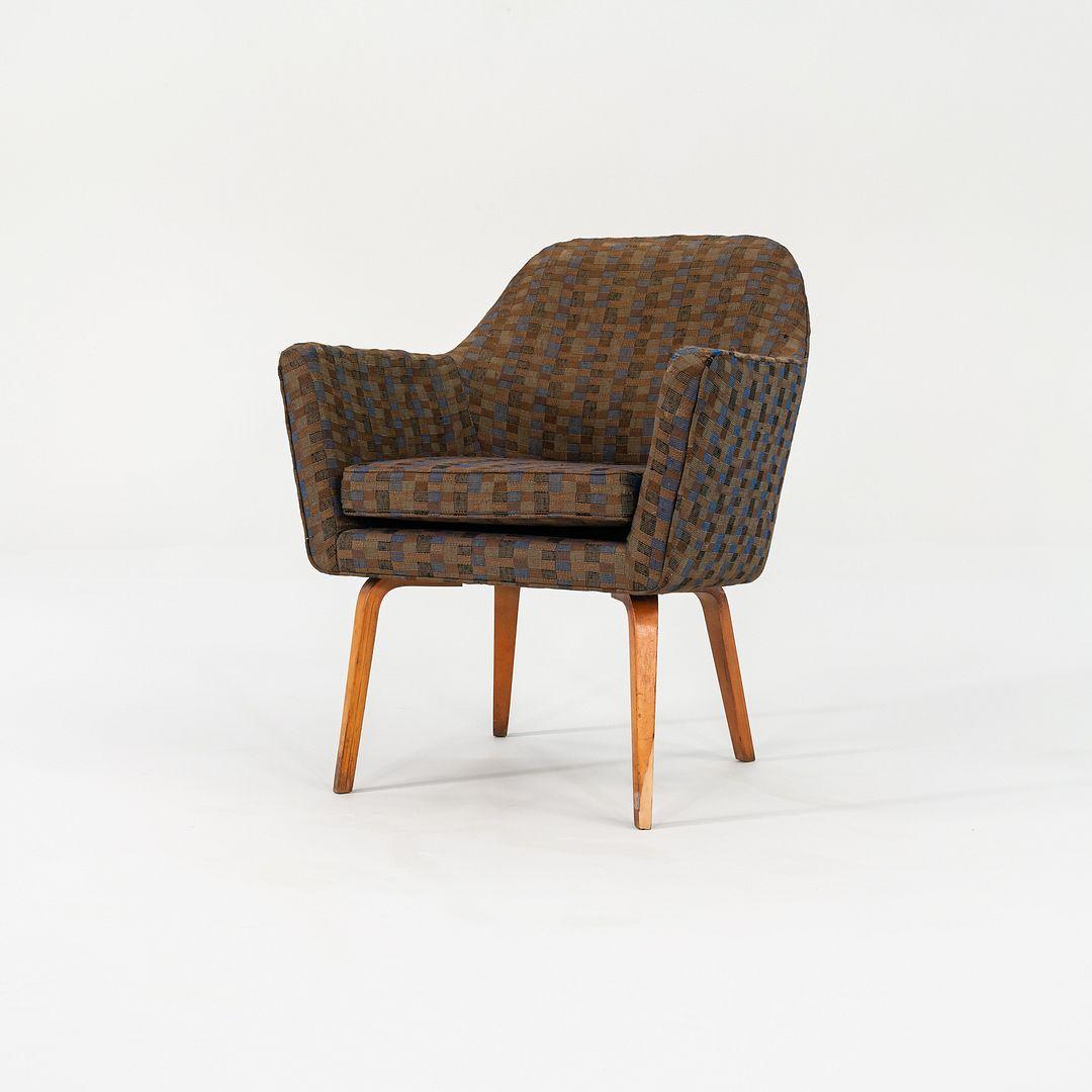 C. 1958 Coppia di poltrone da salotto Florence Knoll 84 ULB in tessuto e Wood In condizioni buone in vendita a Philadelphia, PA