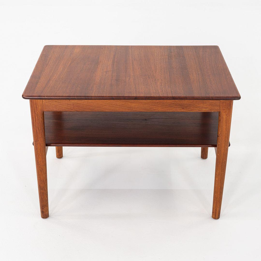 Moderne C. 1959 Hans Wegner for Johannes Hansen Teak and Oak End / Side Table en vente