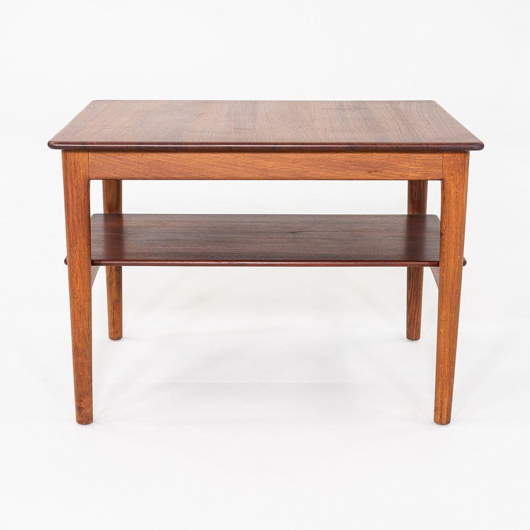 Danois C. 1959 Hans Wegner for Johannes Hansen Teak and Oak End / Side Table en vente
