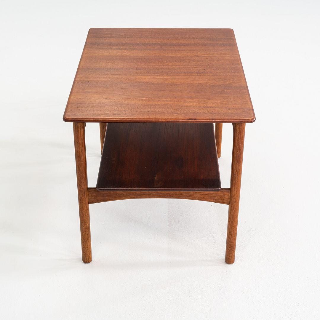 Chêne C. 1959 Hans Wegner for Johannes Hansen Teak and Oak End / Side Table en vente