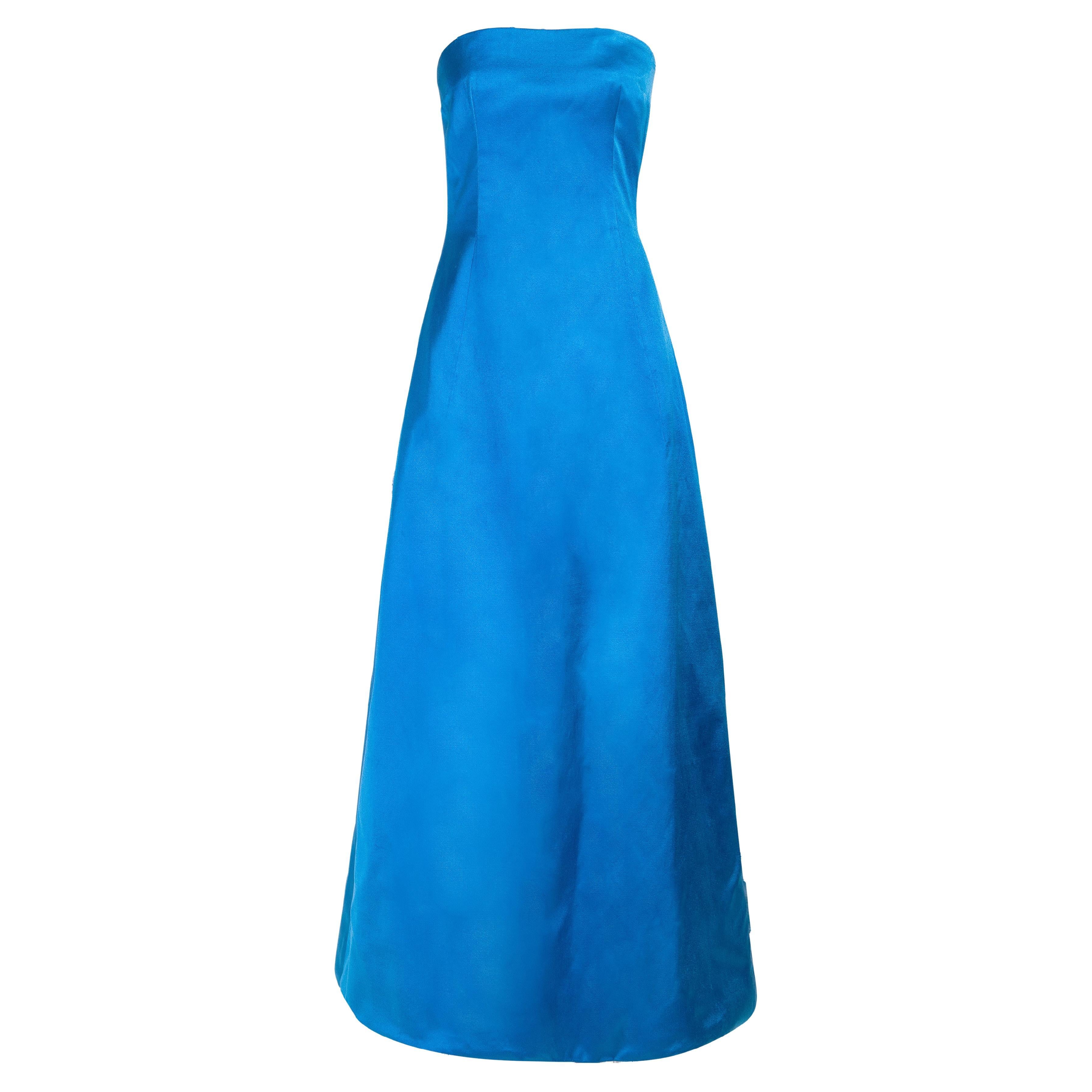 Robe de soirée sans bretelles en satin bleu Jean Patou par Karl Lagerfeld Couture, circa 1959 en vente