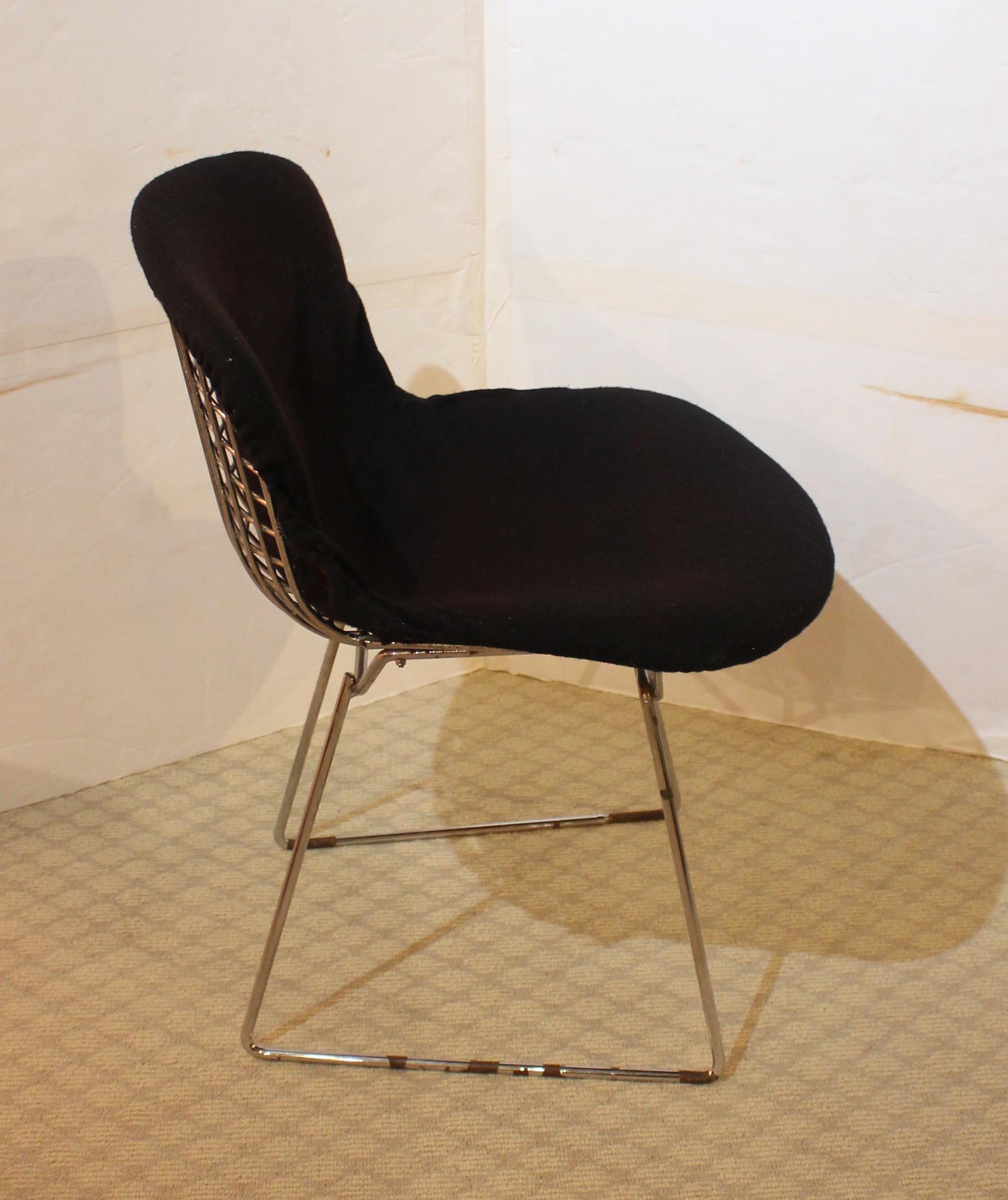 Mid-Century moderno c. 1960-70 Set di 4 sedie Bertoia in acciaio cromato di Knoll in vendita