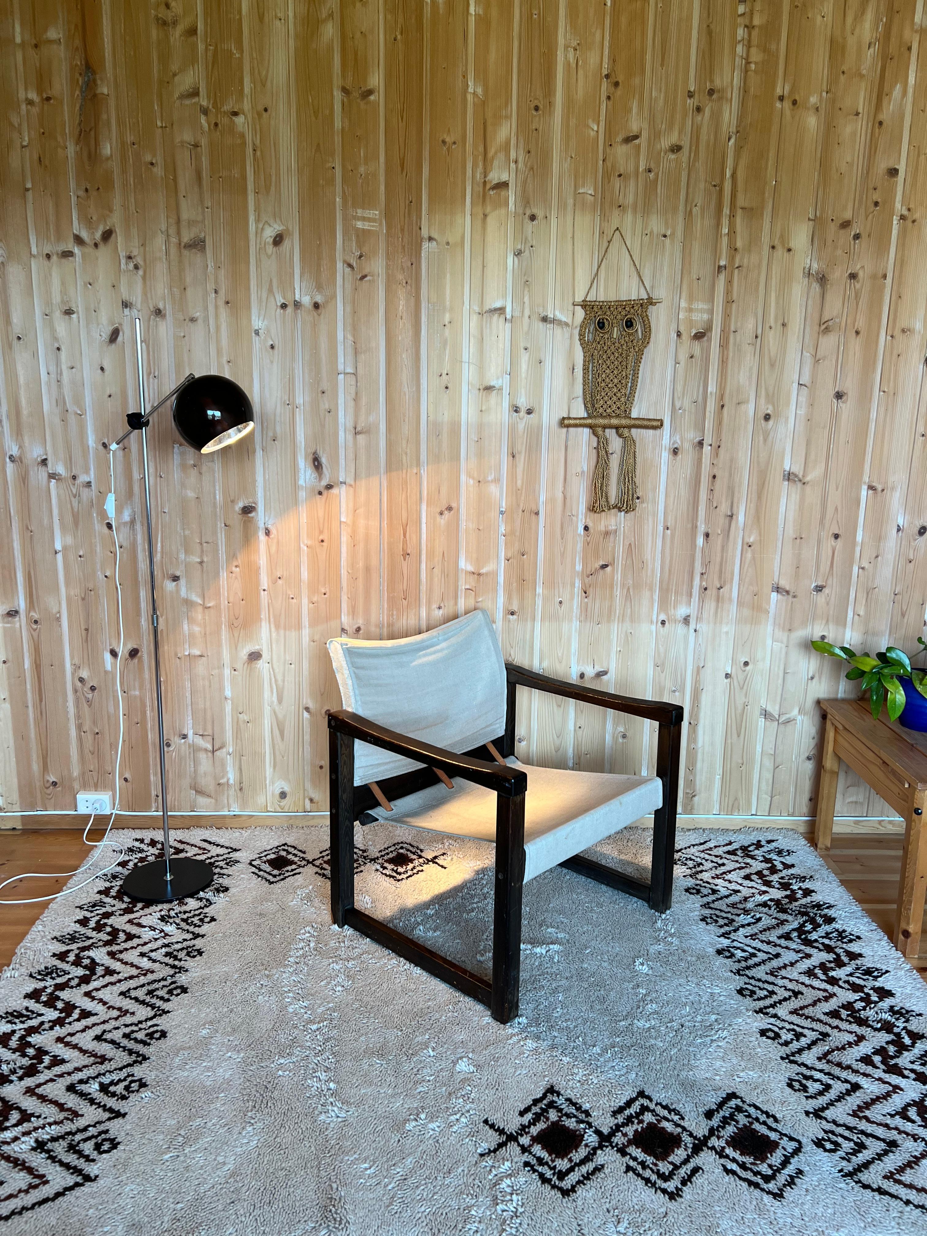 Vintage Scandinavian Wool Rug - Mid-Century Modern Danish Design (1960s/70s)

Crafted in Denmark from 100% pure new wool, this exquisite vintage rug showcases a classic mid-century modern Scandinavian design. Featuring a warm, earthy palette of