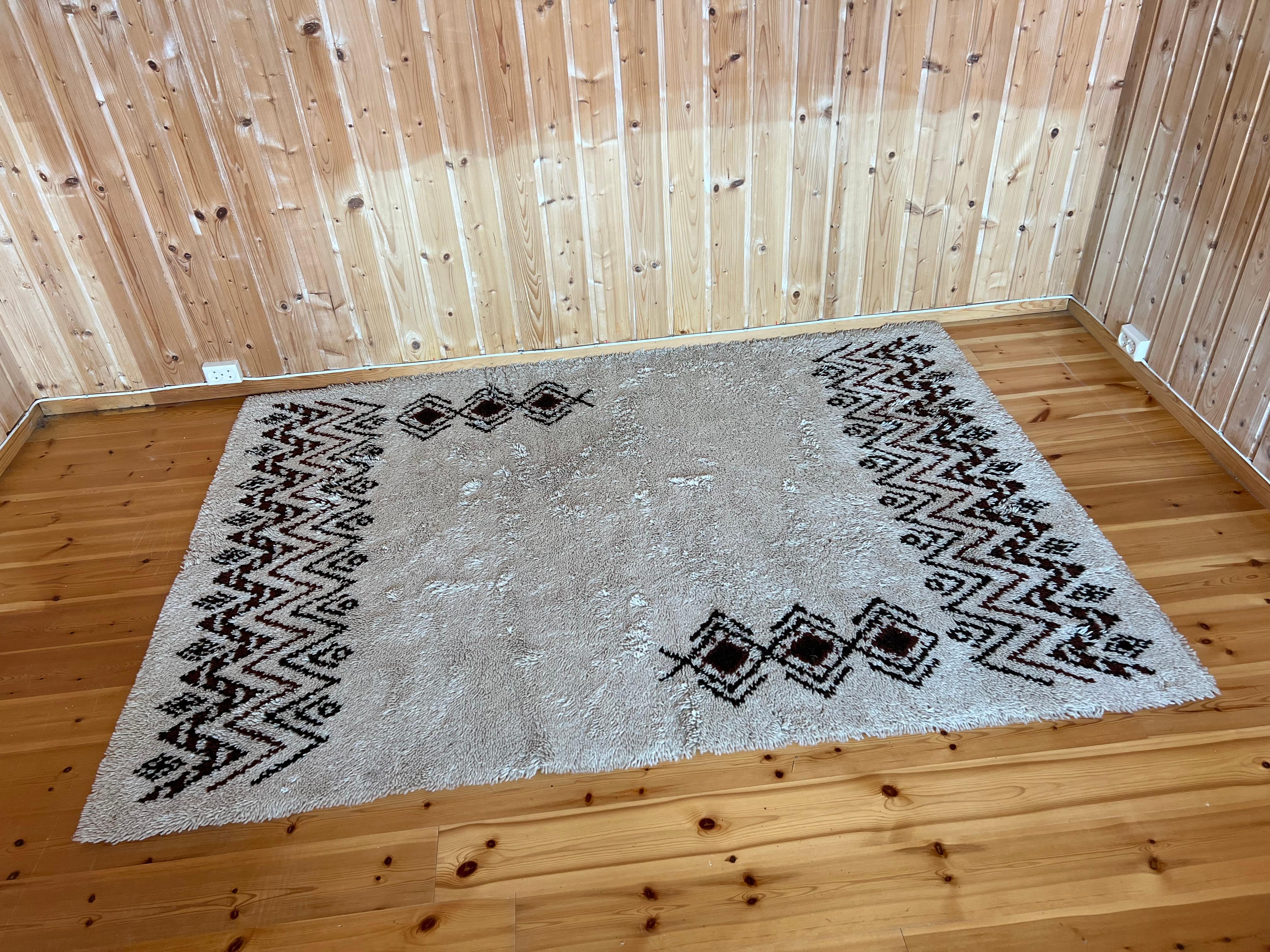 c. 1960/70s Danish Design Wool Rug, Scandinavian Mid-century Modern, 200x140 cm In Good Condition For Sale In Skien, NO