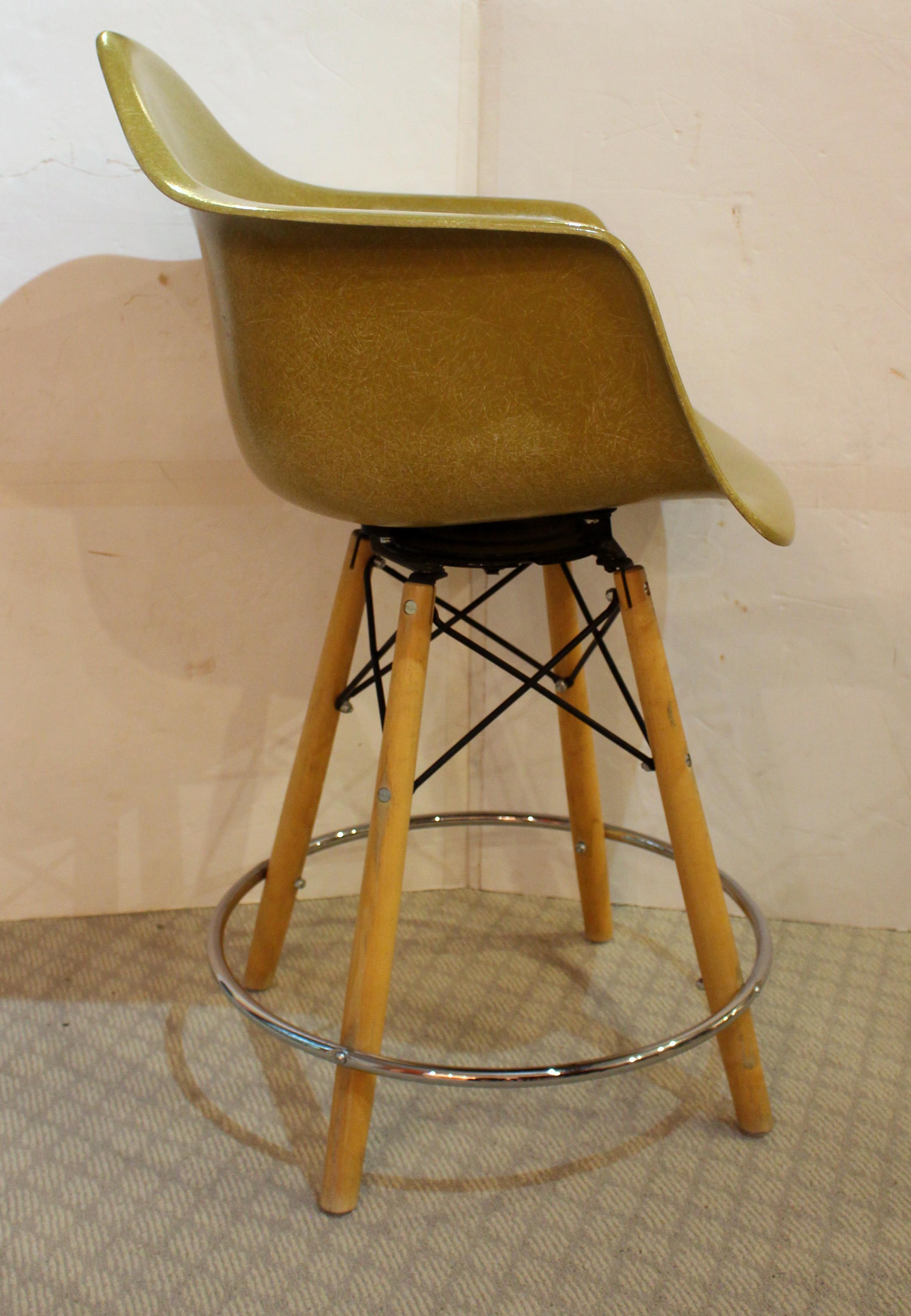 Mid-Century Modern c. 1960 Bar Stool by Charles Eames for Herman Miller For Sale