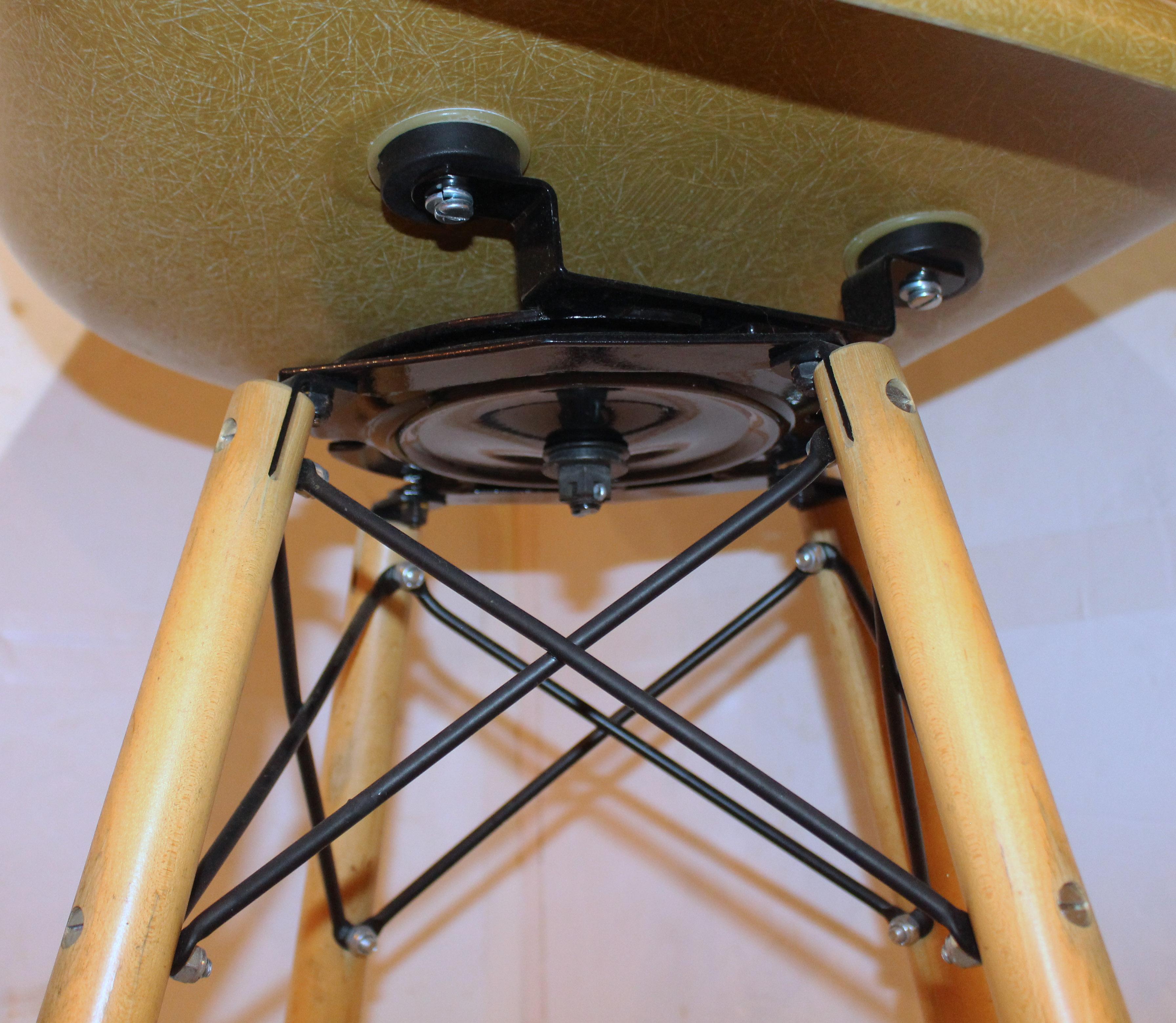 c. 1960 Bar Stool by Charles Eames for Herman Miller In Good Condition For Sale In Chapel Hill, NC