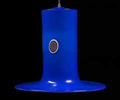 c. Lampada a sospensione Lattimo blu del 1960 di Alessandro Pianon per Vistosi