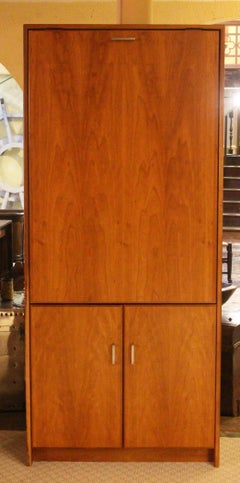 c. 1960-70er Jahre Mid Century Modern Kabinett mit ausklappbarem Tisch