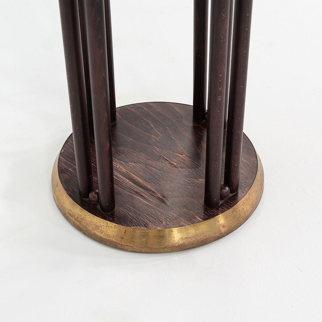 Autrichien C. 1960s Josef Hoffmann pour Wittmann d'Autriche Table à café / d'appoint Fledermaus en vente
