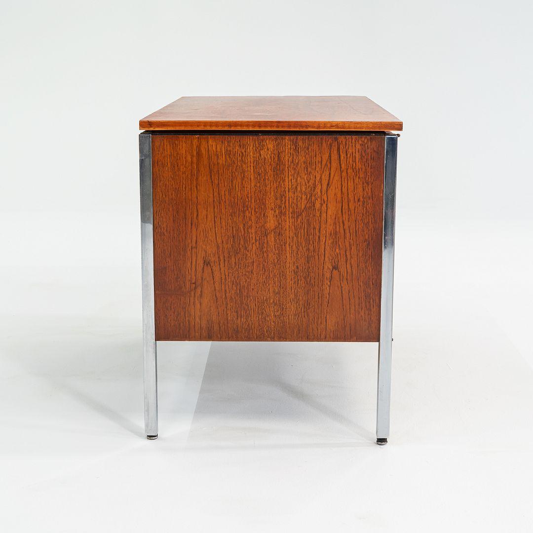 C. Armario / Credenza de dos puertas de roble y cromo de los años 60 atribuido a Lehigh Leopold Cromo en venta
