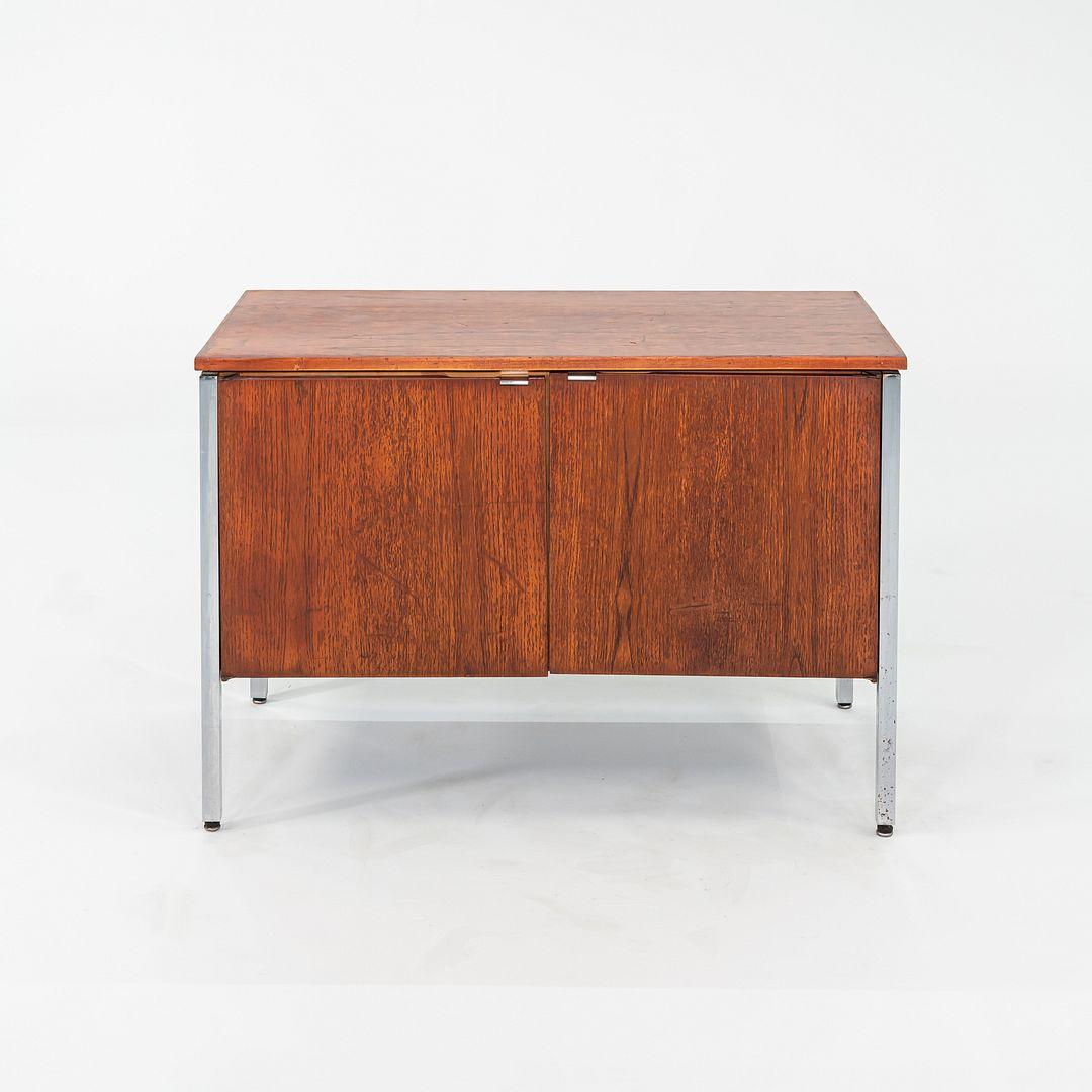 C. Armario / Credenza de dos puertas de roble y cromo de los años 60 atribuido a Lehigh Leopold en venta 1