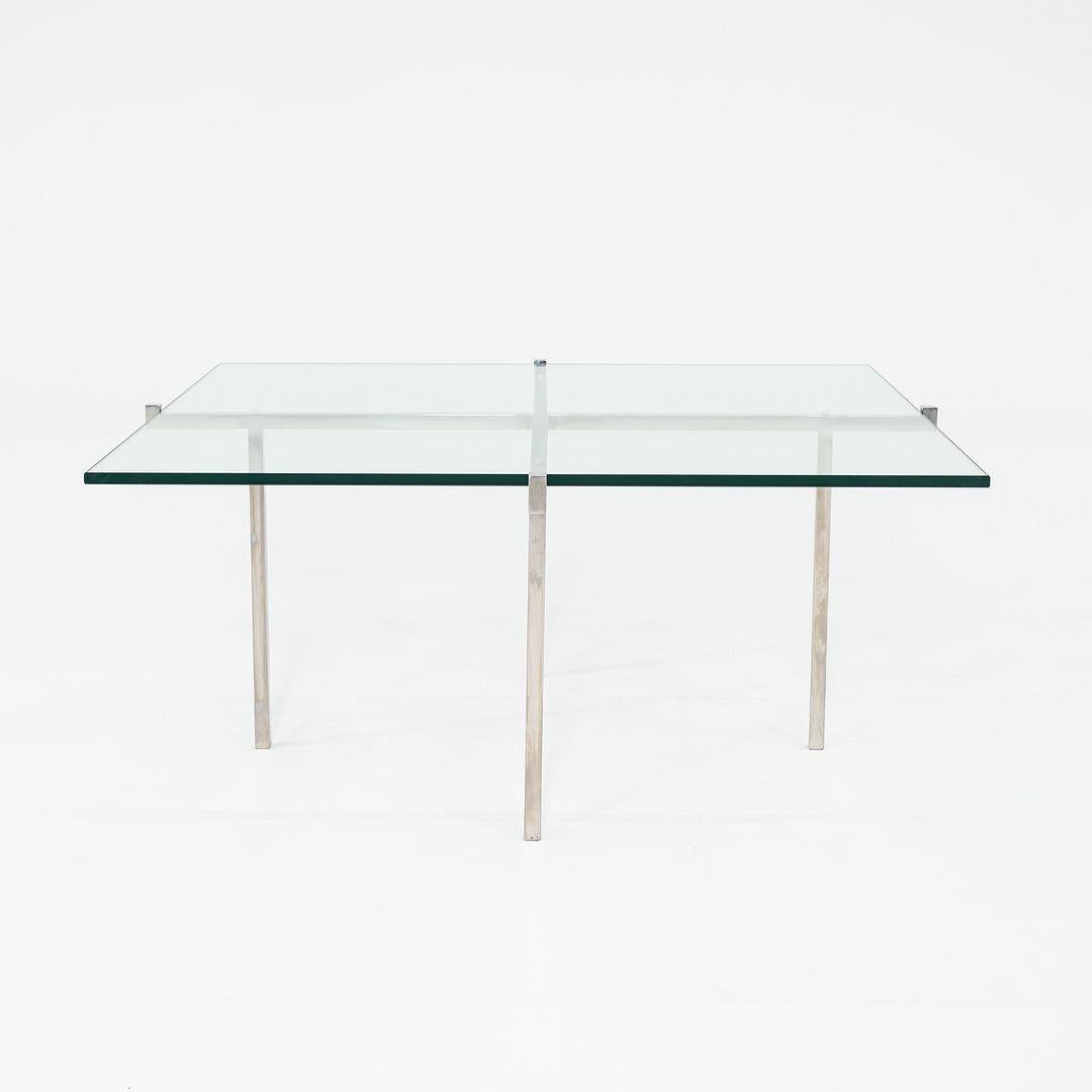 C. Mesa de centro de acero inoxidable pulido Treitel Gratz de los años 60 con tapa de cristal Estadounidense en venta